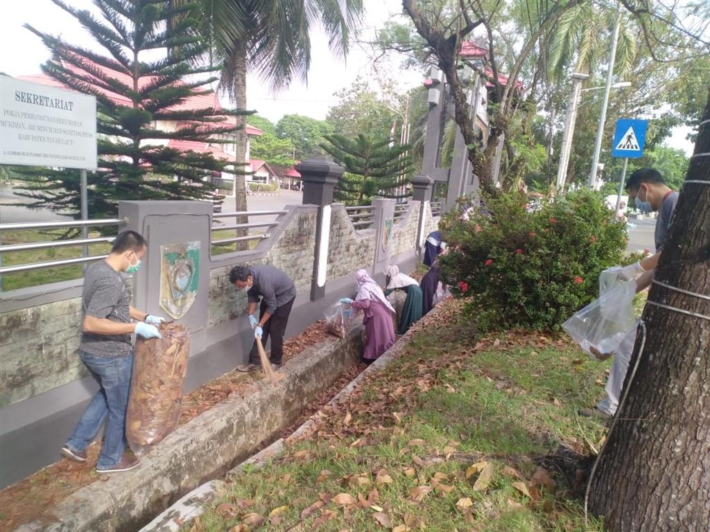 Gotong Royong Memperingati Hari World Clean up Day (WCD) 2020 