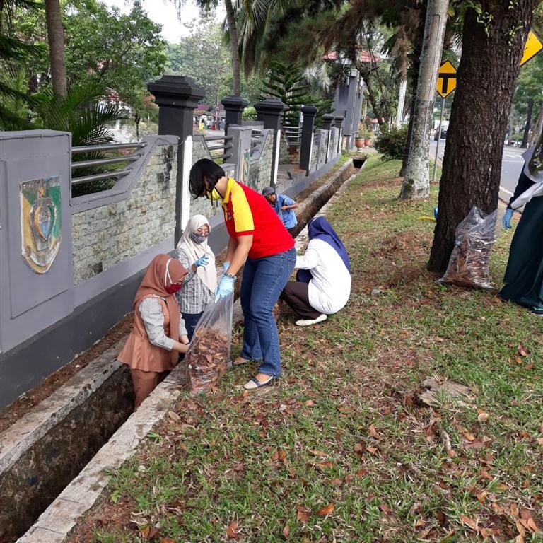 Gotong Royong Memperingati Hari World Clean up Day (WCD) 2020 