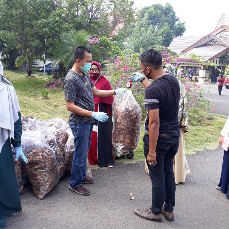 Gotong Royong Memperingati Hari World Clean up Day (WCD) 2020 