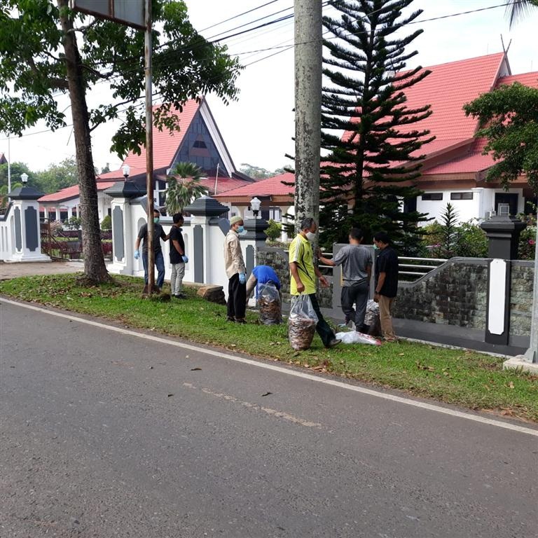 Gotong Royong Memperingati Hari World Clean up Day (WCD) 2020 